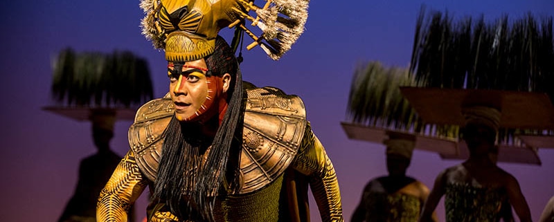 Gerald Ramsey as Mufasa in The Lion King North American_ our. ©Disney._Photo by Matthew Murphy