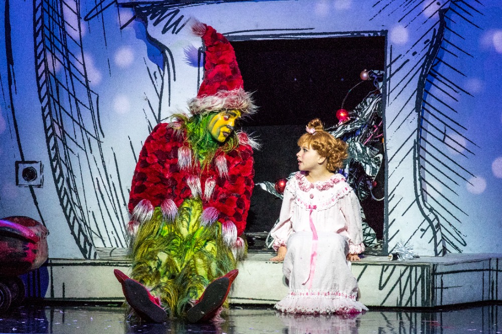 Philip Huffman as The Grinch and the 2016 Touring Company of Dr. Seuss’ HOW THE GRINCH STOLE CHRISTMAS! The Musical