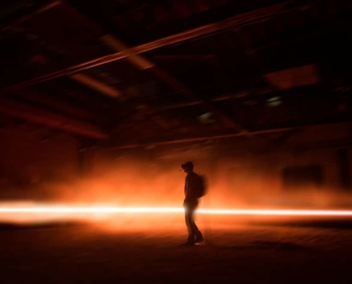 CARNE y ARENA, 2017. A user in the experience. Photo credit Emmanuel Lubezki. Credit © Legendary