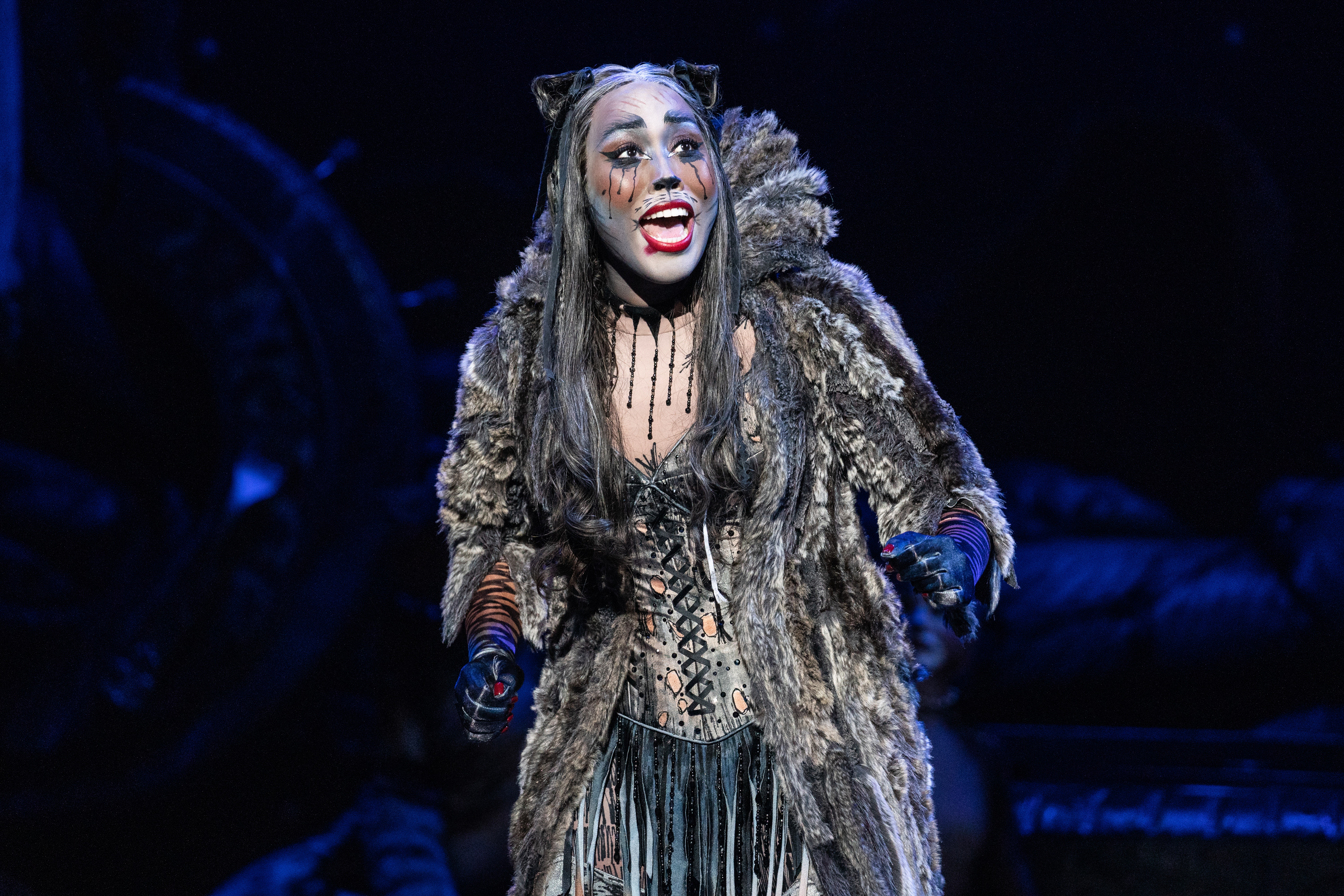 Tayler Harris as Grizabella looking into the distance