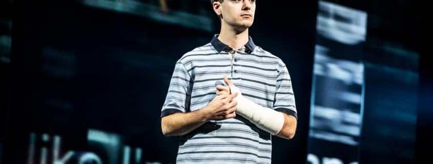 Evan Hansen holds his arm cast close to his chest in Dear Evan Hansen