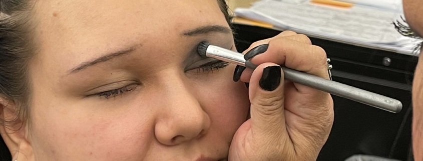 Makeup tutorial for how to execute the perfect cat eye