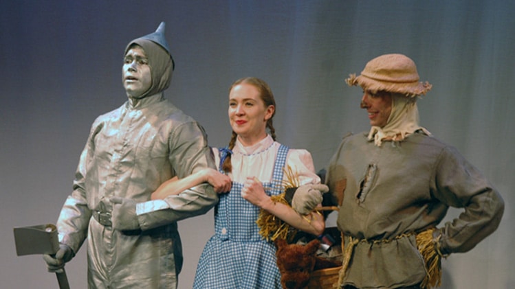 Actors from The Wizard of Oz onstage