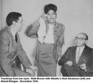 Ruth Brown stands with a hankie with Herb Abramson and Ahmet Ertegun